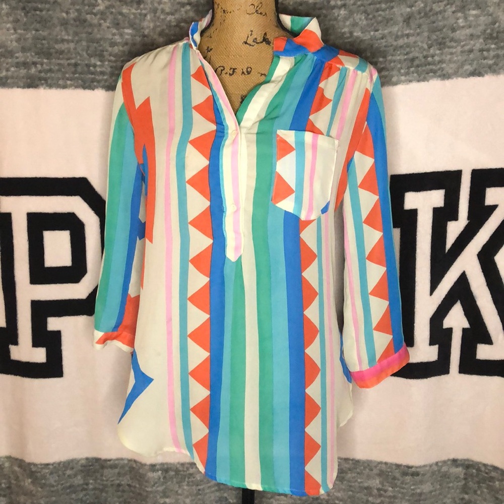 ✨3/$25✨XTaren Sheer Tunic Length Top✨